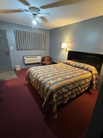 Pratt Budget Inn エクステリア 写真
