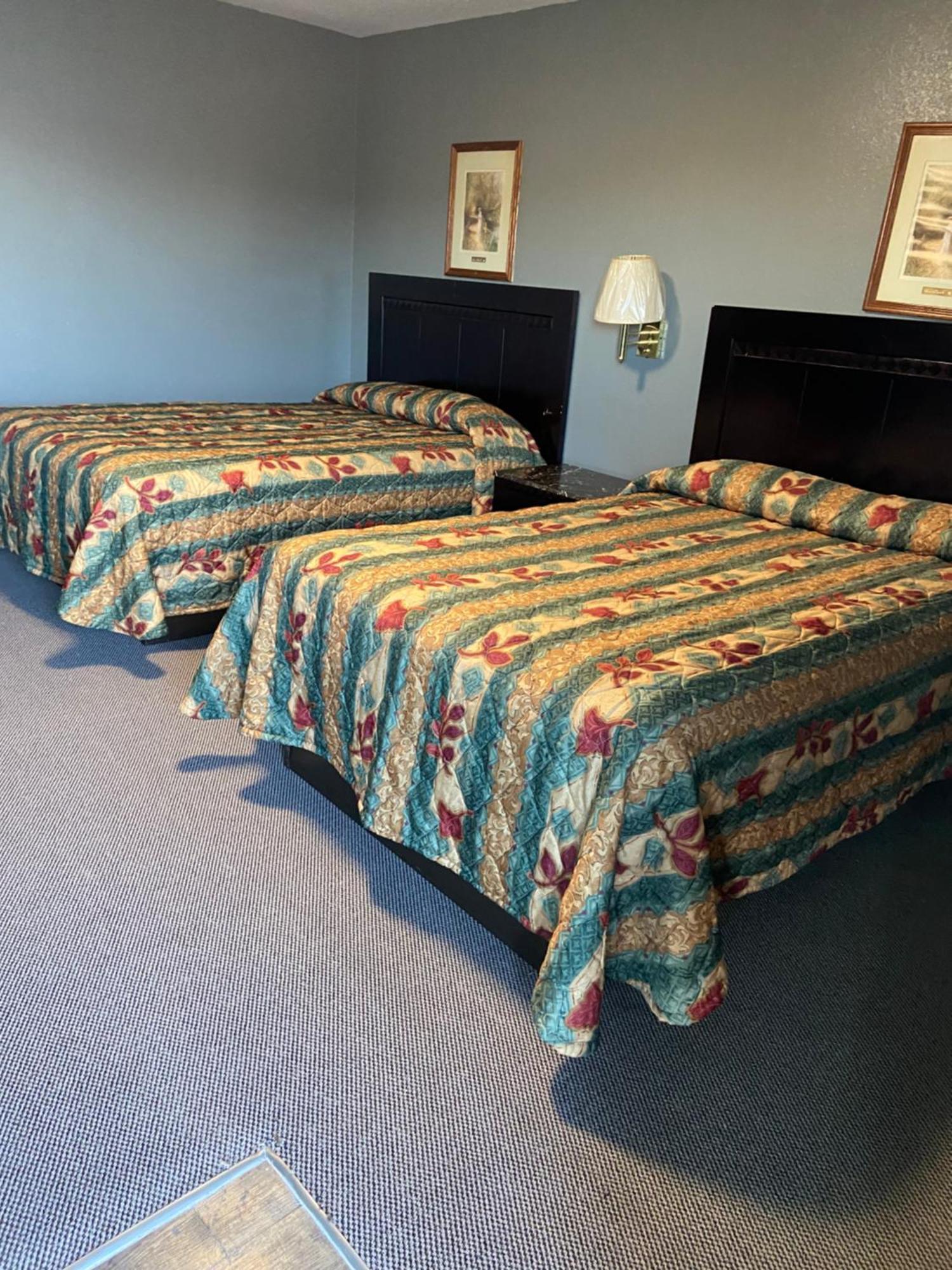 Pratt Budget Inn エクステリア 写真